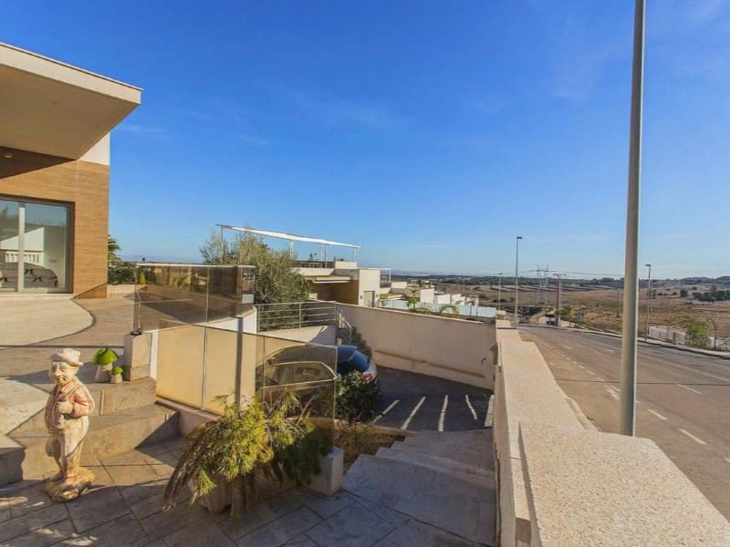 3 bedroom Villa for sale in San Miguel de Salinas with pool - € 682,500 (Ref: 9984937)