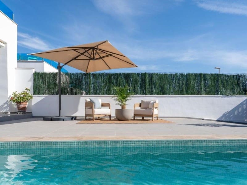 Chalet de 3 habitaciones en Bigastro en venta con piscina - 349.000 € (Ref: 9984939)