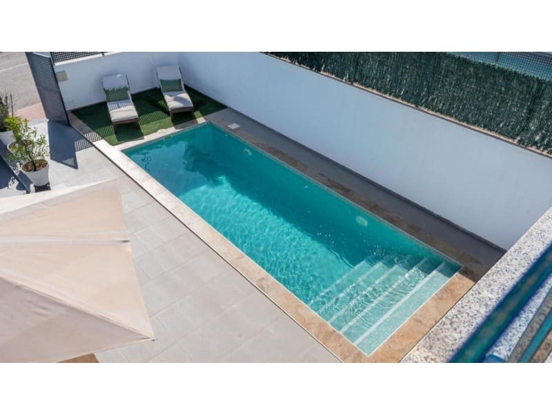 Chalet de 3 habitaciones en Bigastro en venta con piscina - 349.000 € (Ref: 9984939)