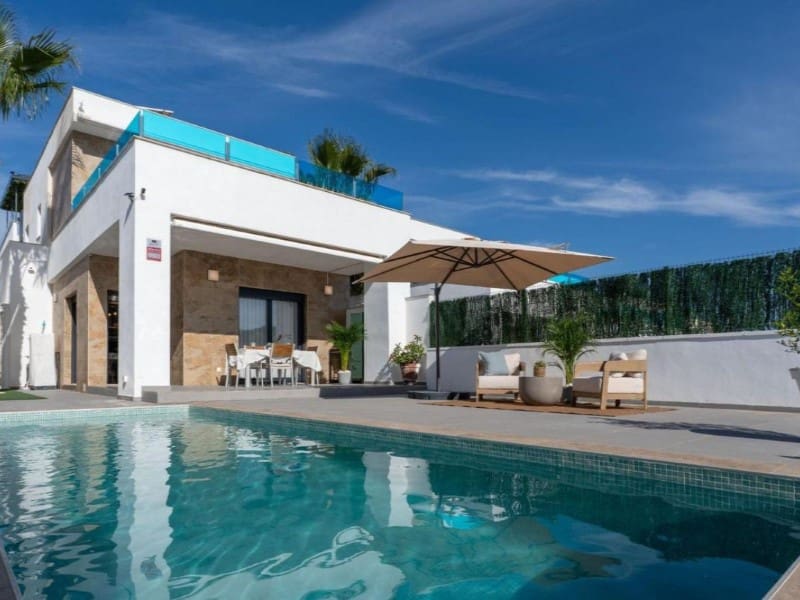 Chalet de 3 habitaciones en Bigastro en venta con piscina - 349.000 € (Ref: 9984939)