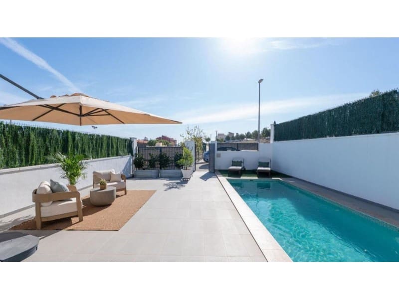 Chalet de 3 habitaciones en Bigastro en venta con piscina - 349.000 € (Ref: 9984939)