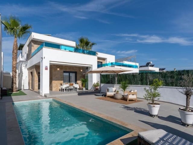 Chalet de 3 habitaciones en Bigastro en venta con piscina - 349.000 € (Ref: 9984939)
