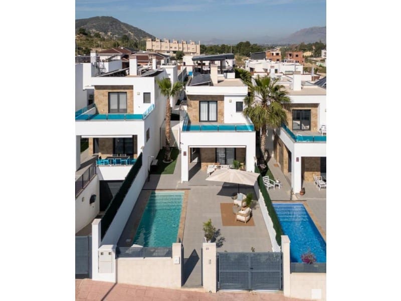 Chalet de 3 habitaciones en Bigastro en venta con piscina - 349.000 € (Ref: 9984939)