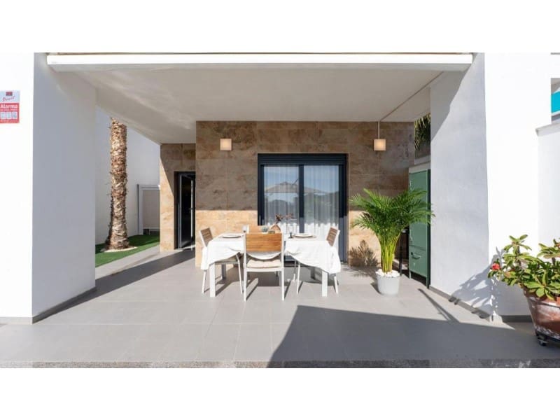 Chalet de 3 habitaciones en Bigastro en venta con piscina - 349.000 € (Ref: 9984939)
