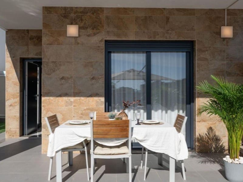 Chalet de 3 habitaciones en Bigastro en venta con piscina - 349.000 € (Ref: 9984939)