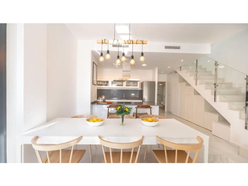 Chalet de 3 habitaciones en Bigastro en venta con piscina - 349.000 € (Ref: 9984939)