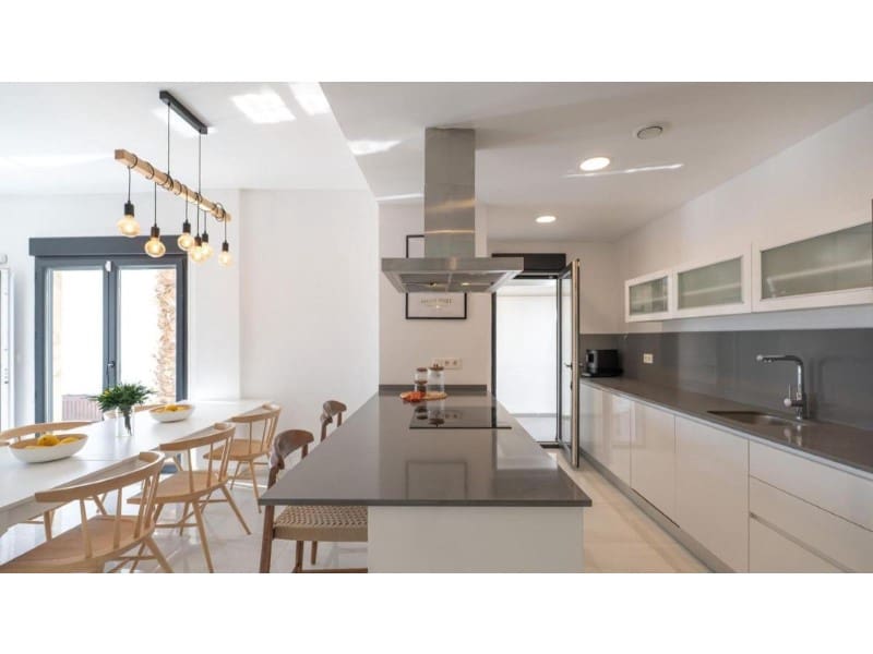 Chalet de 3 habitaciones en Bigastro en venta con piscina - 349.000 € (Ref: 9984939)