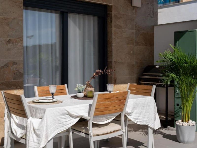 Chalet de 3 habitaciones en Bigastro en venta con piscina - 349.000 € (Ref: 9984939)