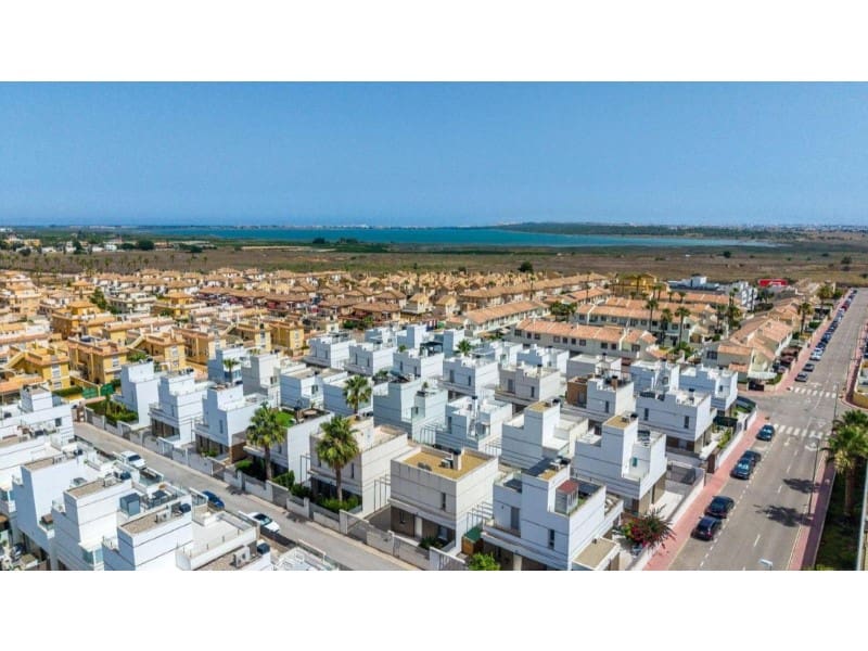 3 soveværelse Villa til salg i Rojales med swimmingpool - € 399.000 (Ref: 9984942)