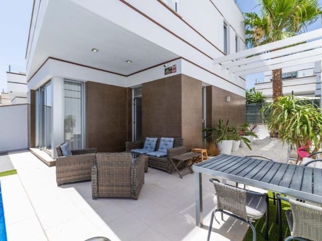 3 soveværelse Villa til salg i Ciudad Quesada, Rojales med swimmingpool - € 399.000 (Ref: 9984942)