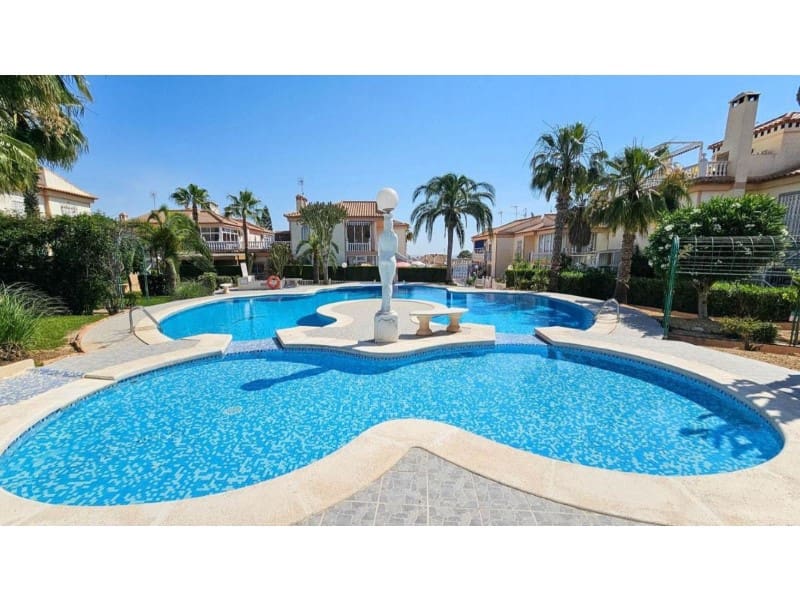 2 camera da letto Villa in vendita in Torrevieja con piscina - 176.000 € (Rif: 9984947)