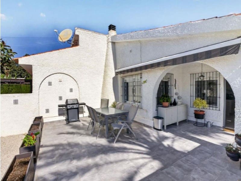 3 bedroom Villa for sale in Torrevieja - € 364,000 (Ref: 9984951)