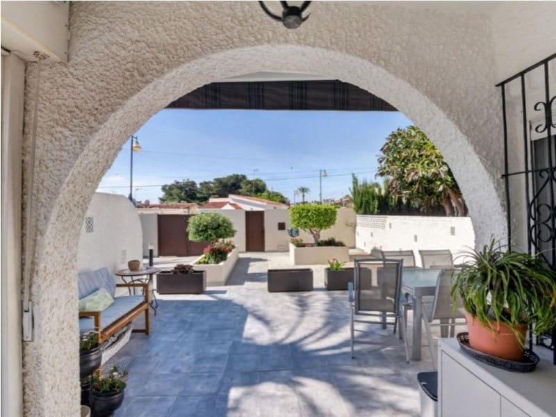 3 bedroom Villa for sale in Torrevieja - € 364,000 (Ref: 9984951)