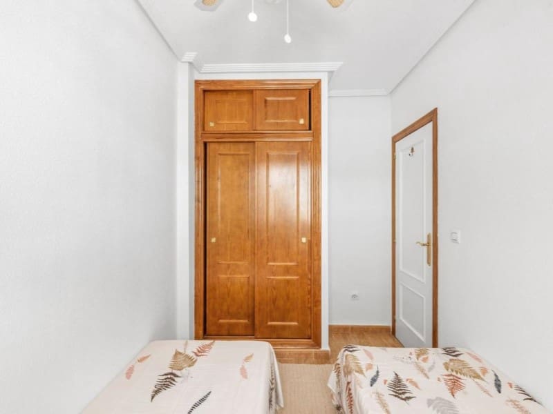 2 bedroom Apartment for sale in Orihuela with pool - € 149,000 (Ref: 9986821)