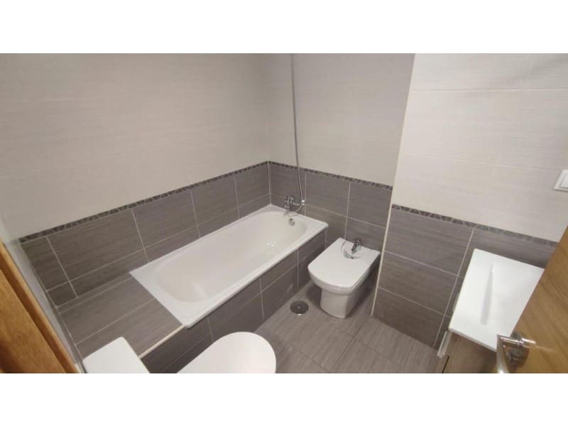 2 slaapkamer Appartement te koop in Alicante stad - € 270.000 (Ref: 9990650)