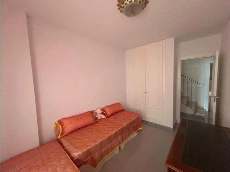 2 slaapkamer Appartement te koop in Benidorm met zwembad - € 485.000 (Ref: 9990657)