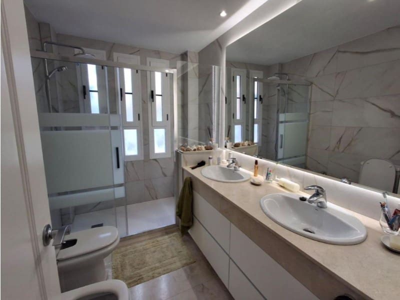 2 bedroom Apartment for sale in Finestrat with pool - € 437,000 (Ref: 9990666)
