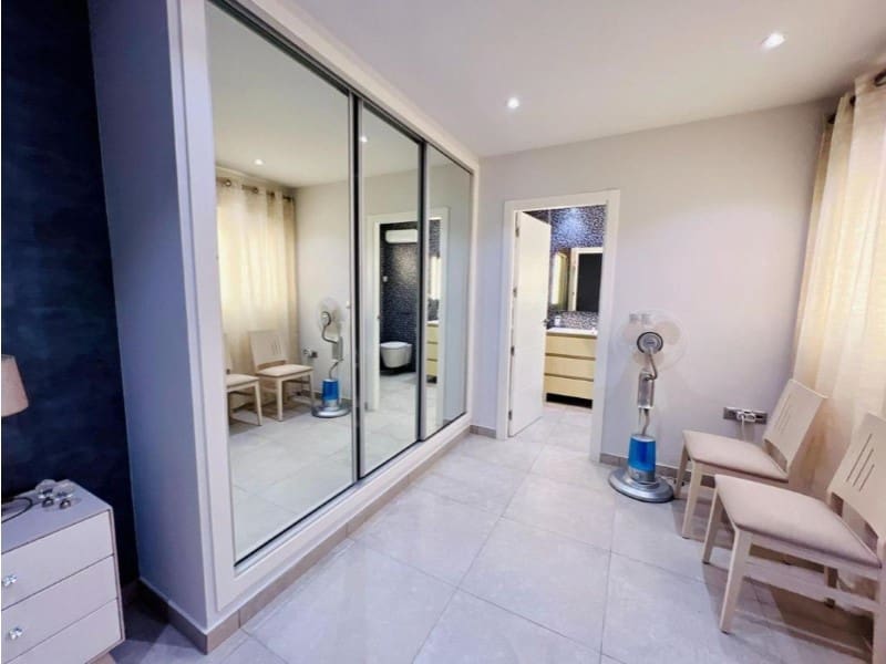 3 sypialnia Apartament na sprzedaż w Torrevieja - 300 000 € (Ref: 9995089)