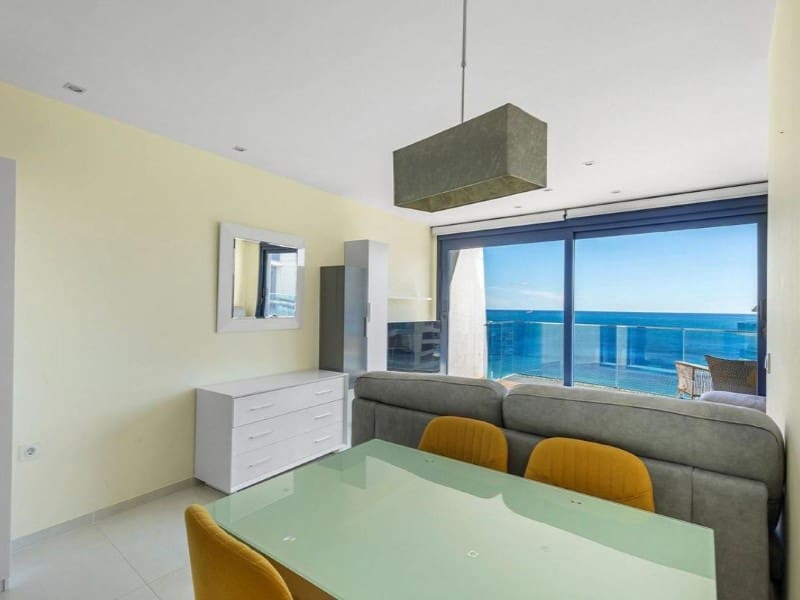 2 slaapkamer Appartement te koop in Punta Prima - € 699.000 (Ref: 9995091)