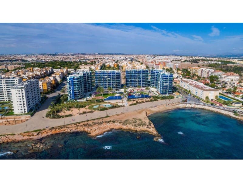 2 slaapkamer Appartement te koop in Punta Prima - € 699.000 (Ref: 9995091)