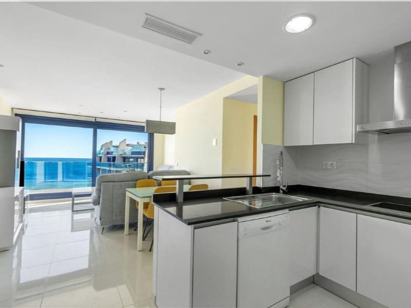2 slaapkamer Appartement te koop in Punta Prima - € 699.000 (Ref: 9995091)
