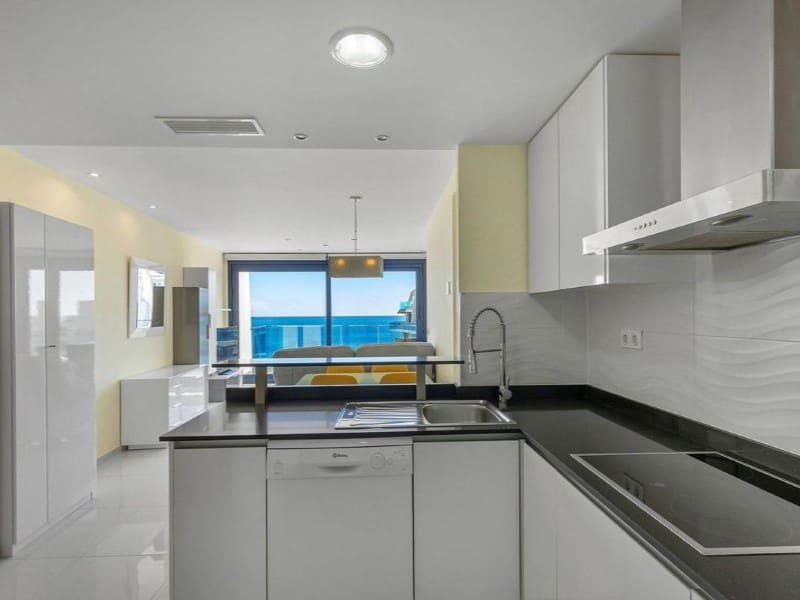2 slaapkamer Appartement te koop in Punta Prima - € 699.000 (Ref: 9995091)