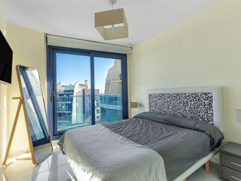 2 slaapkamer Appartement te koop in Punta Prima - € 699.000 (Ref: 9995091)