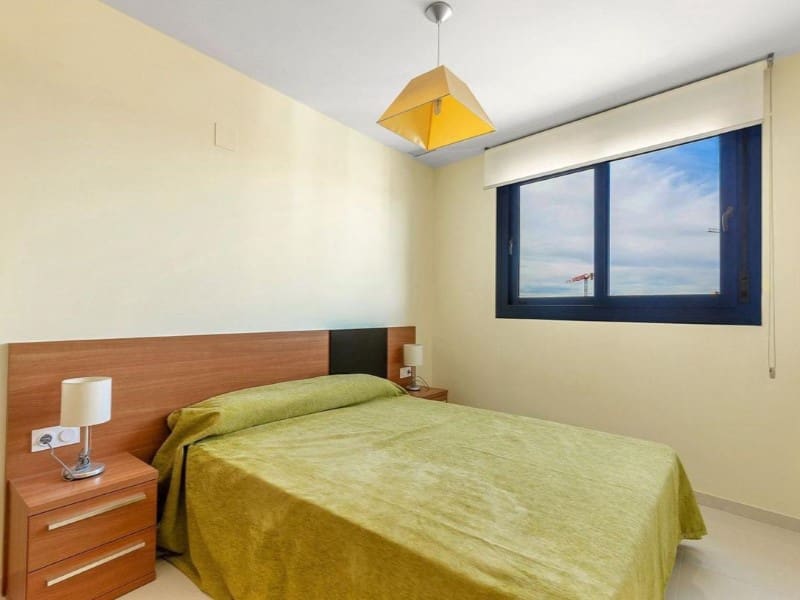 2 slaapkamer Appartement te koop in Punta Prima - € 699.000 (Ref: 9995091)