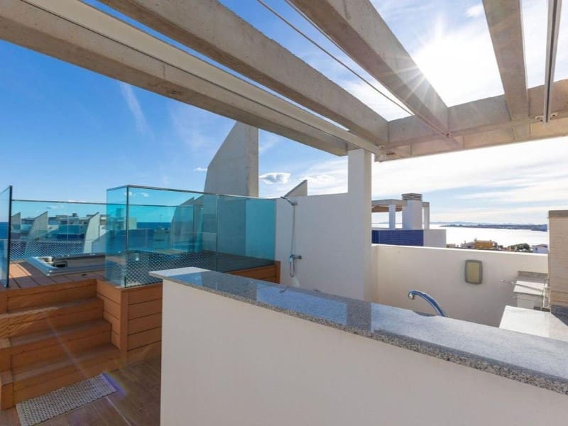2 slaapkamer Appartement te koop in Punta Prima - € 699.000 (Ref: 9995091)