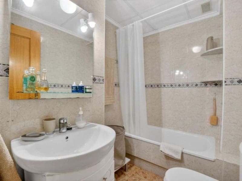 3 soveværelse Lejlighed til salg i Torrevieja med swimmingpool - € 159.000 (Ref: 9995113)