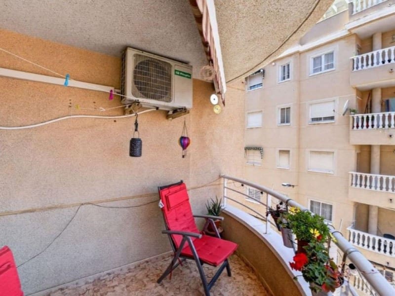 3 soveværelse Lejlighed til salg i Torrevieja med swimmingpool - € 159.000 (Ref: 9995113)