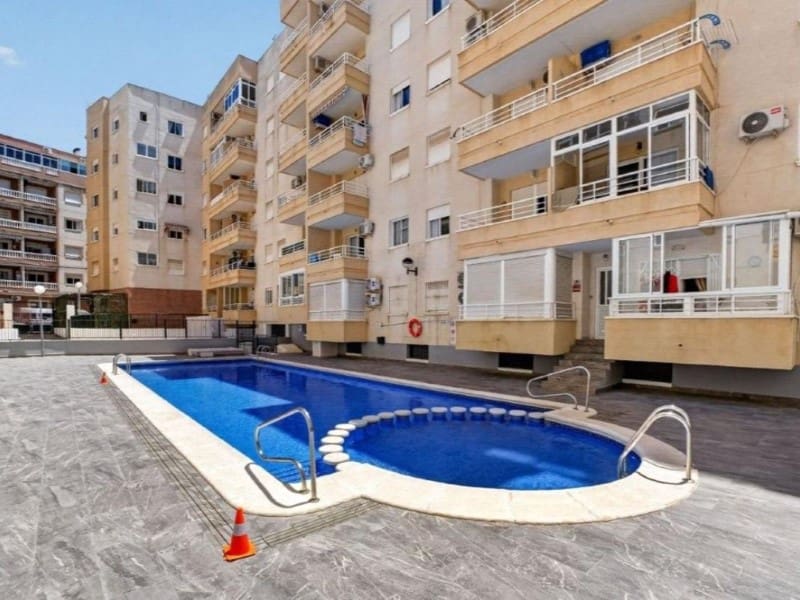 3 soveværelse Lejlighed til salg i Torrevieja med swimmingpool - € 159.000 (Ref: 9995113)