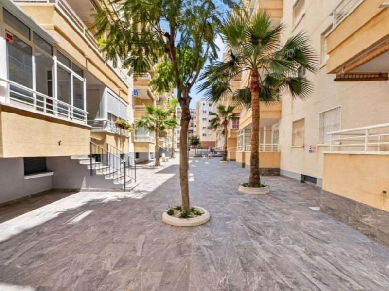 3 soveværelse Lejlighed til salg i Torrevieja med swimmingpool - € 159.000 (Ref: 9995113)
