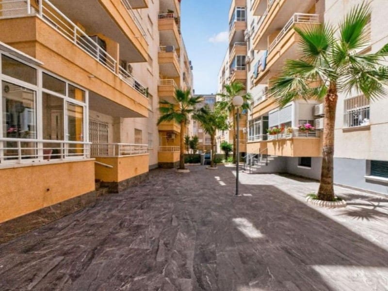 3 soveværelse Lejlighed til salg i Torrevieja med swimmingpool - € 159.000 (Ref: 9995113)