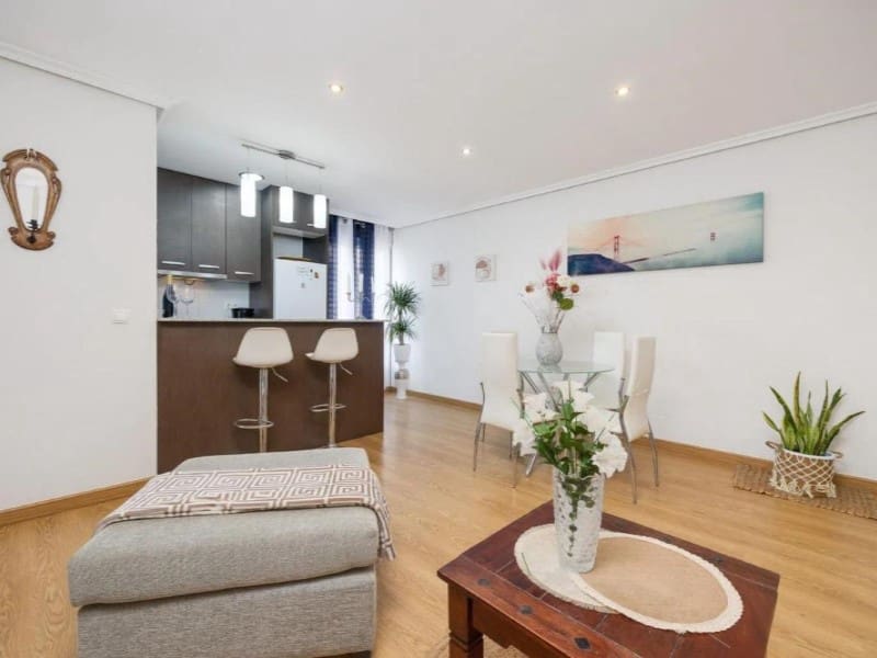 2 soveværelse Lejlighed til salg i Torrevieja med swimmingpool - € 159.900 (Ref: 9995129)