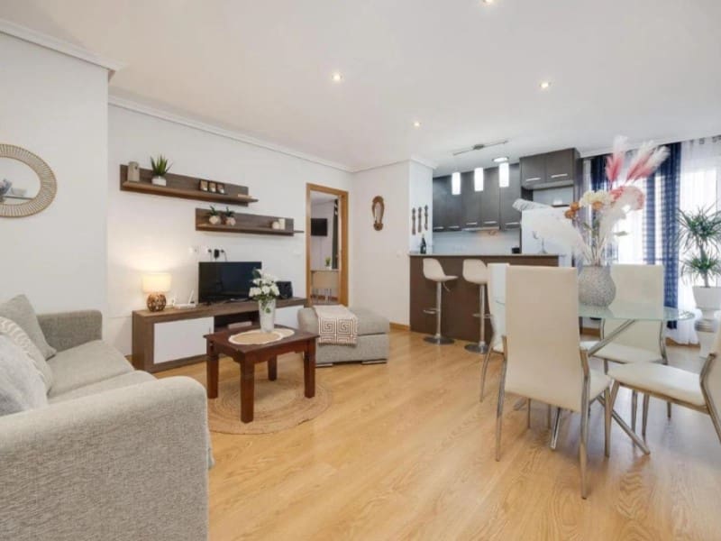 2 soveværelse Lejlighed til salg i Torrevieja med swimmingpool - € 159.900 (Ref: 9995129)