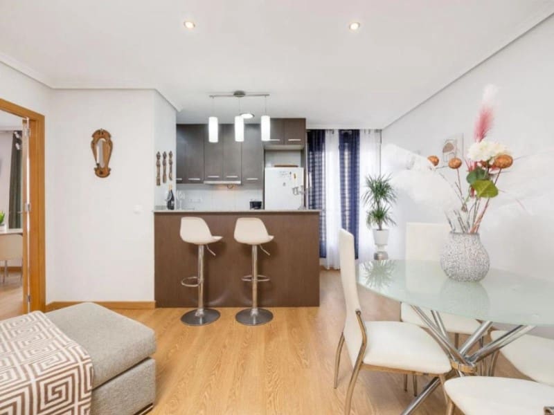 2 soveværelse Lejlighed til salg i Torrevieja med swimmingpool - € 159.900 (Ref: 9995129)