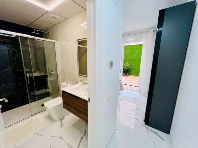 2 bedroom Apartment for sale in Torrevieja - € 230,000 (Ref: 9997069)