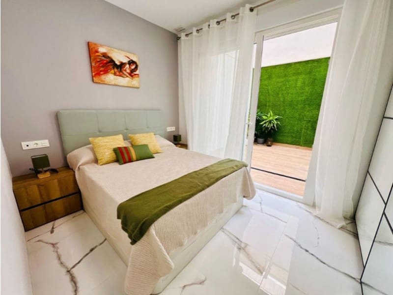 2 bedroom Apartment for sale in Torrevieja - € 230,000 (Ref: 9997069)