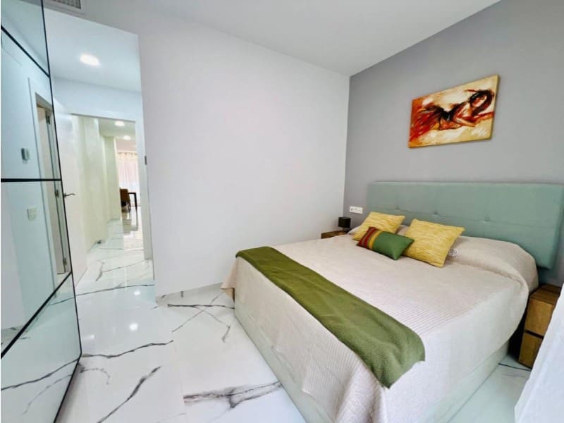 2 bedroom Apartment for sale in Torrevieja - € 230,000 (Ref: 9997069)