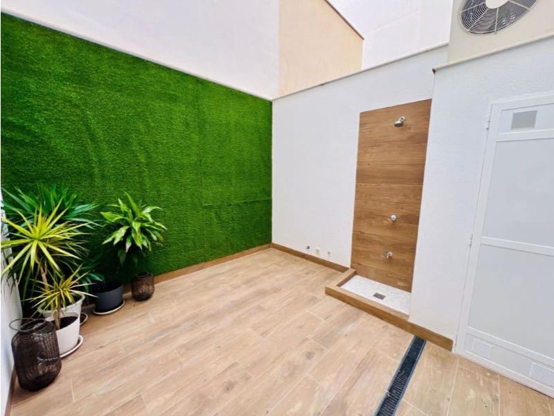 2 bedroom Apartment for sale in Torrevieja - € 230,000 (Ref: 9997069)