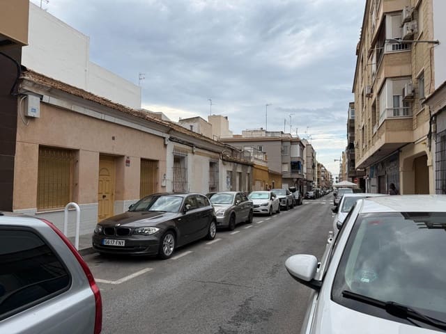 Garage zu verkaufen in Centro - Muelle Pesquero, Torrevieja - 15.000 € (Ref: 10132772)