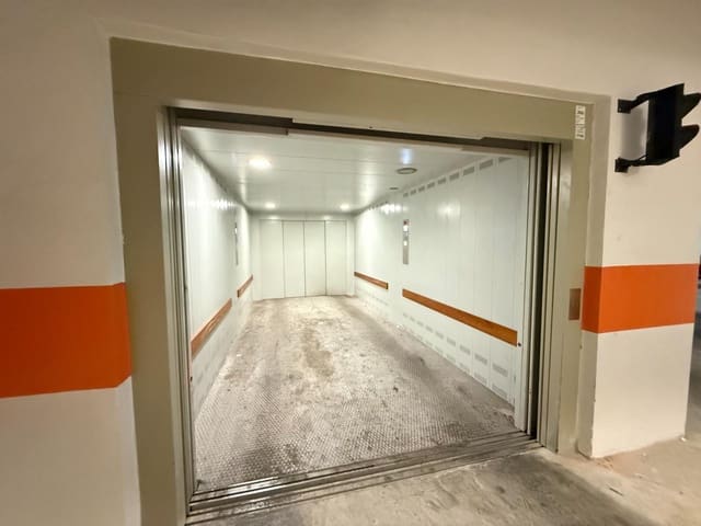 Garage zu verkaufen in Centro - Muelle Pesquero, Torrevieja - 45.000 € (Ref: 10132773)