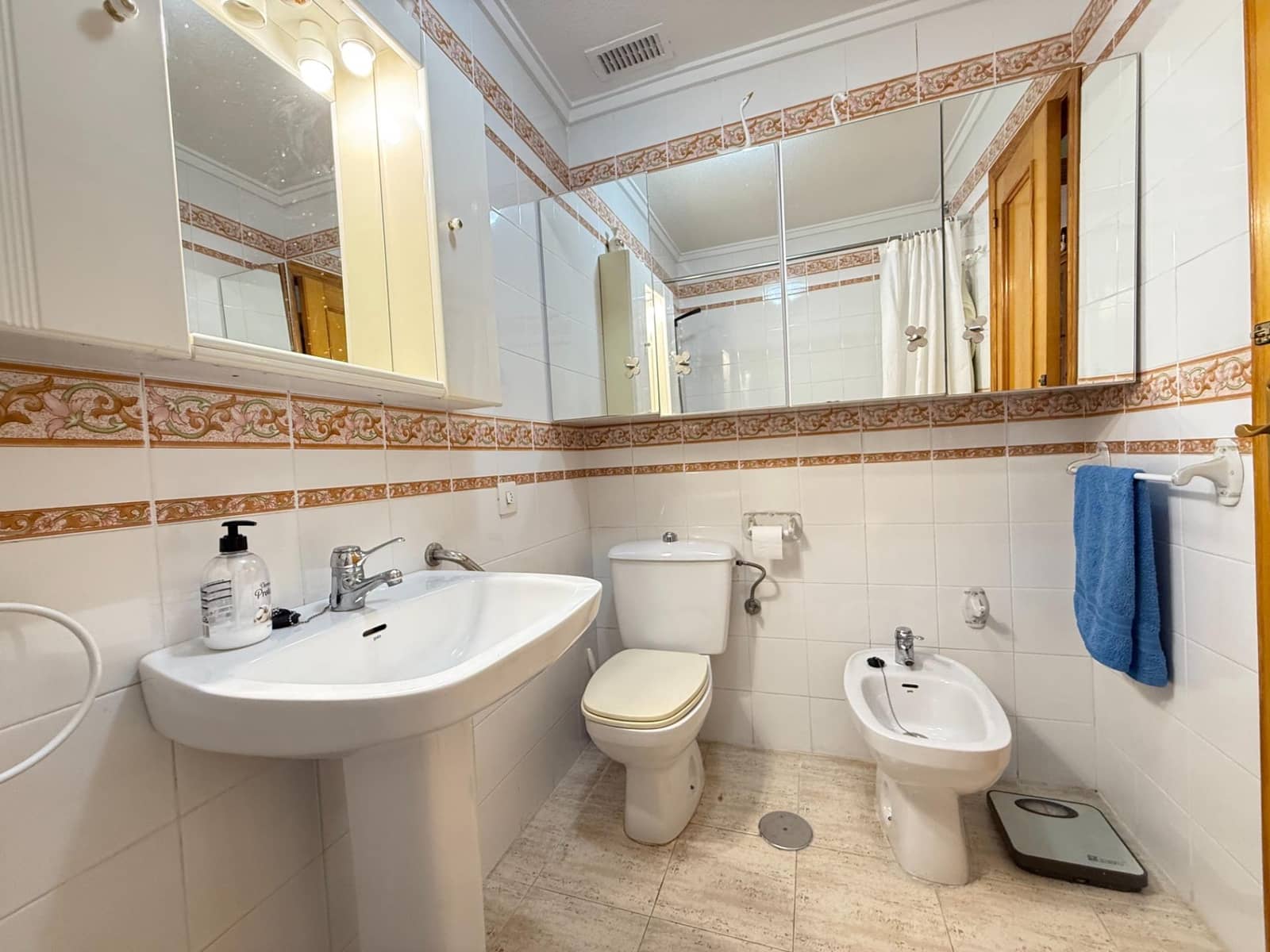 Apartamento de 2 habitaciones en Torrevieja en venta con garaje - 189.000 € (Ref: 10171708)