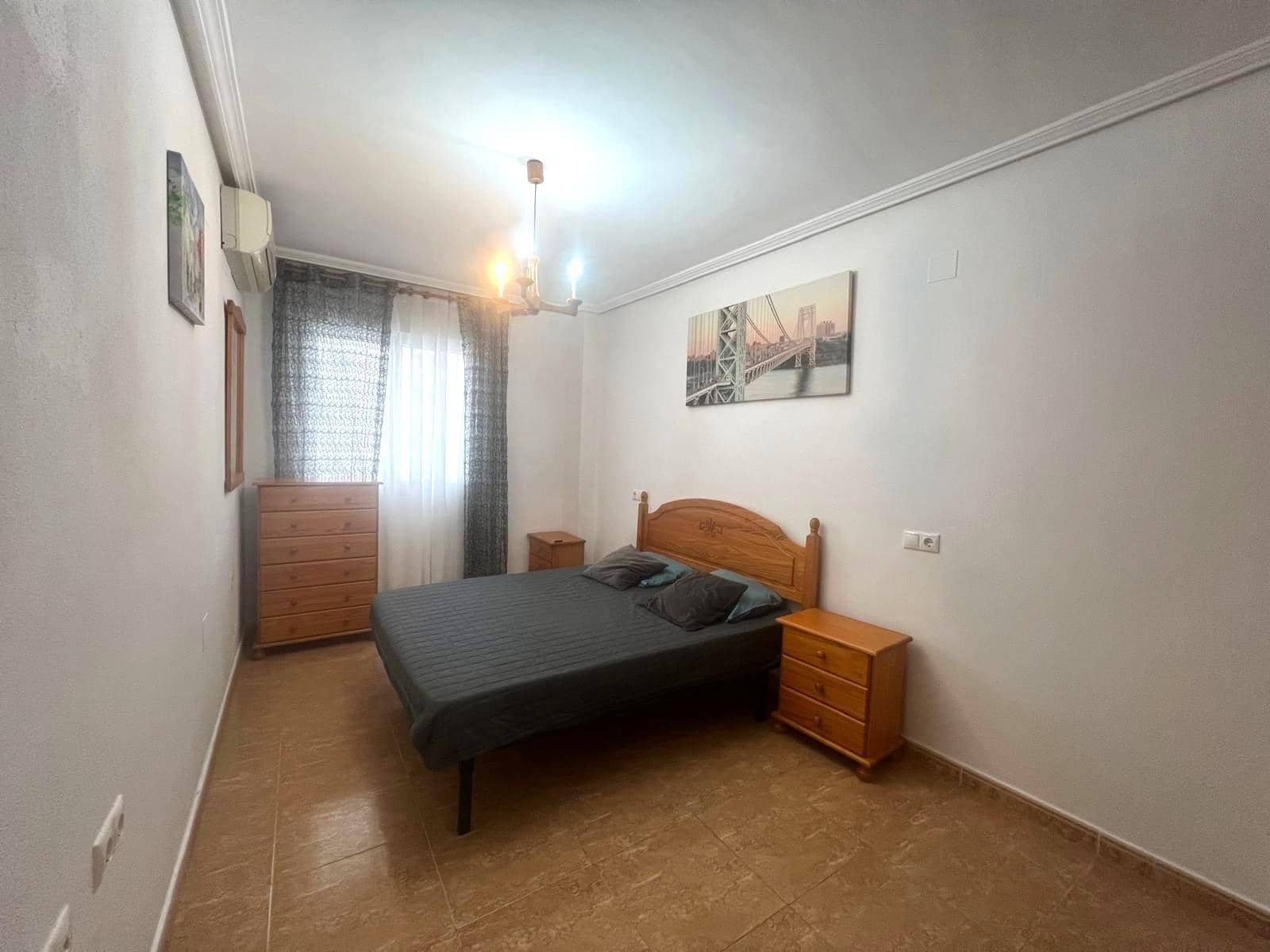 2 bedroom Apartment for rent in Torrevieja - € 850 (Ref: 10173978)