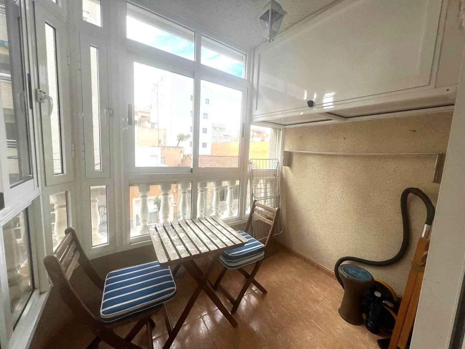 2 bedroom Apartment for rent in Torrevieja - € 850 (Ref: 10173978)