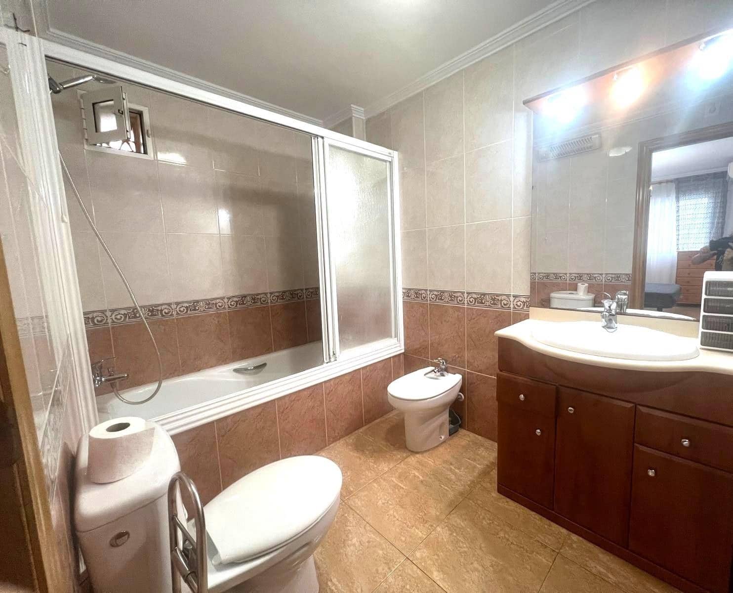 2 bedroom Apartment for rent in Torrevieja - € 850 (Ref: 10173978)