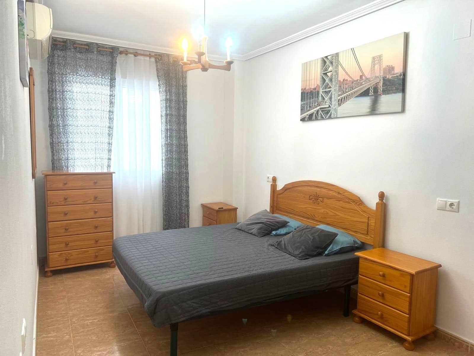 2 bedroom Apartment for rent in Torrevieja - € 850 (Ref: 10173978)