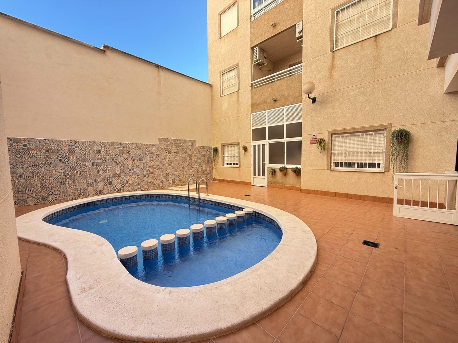 2 sovrum Lägenhet till salu i Torrevieja med pool - 136 500 € (Ref: 10184975)