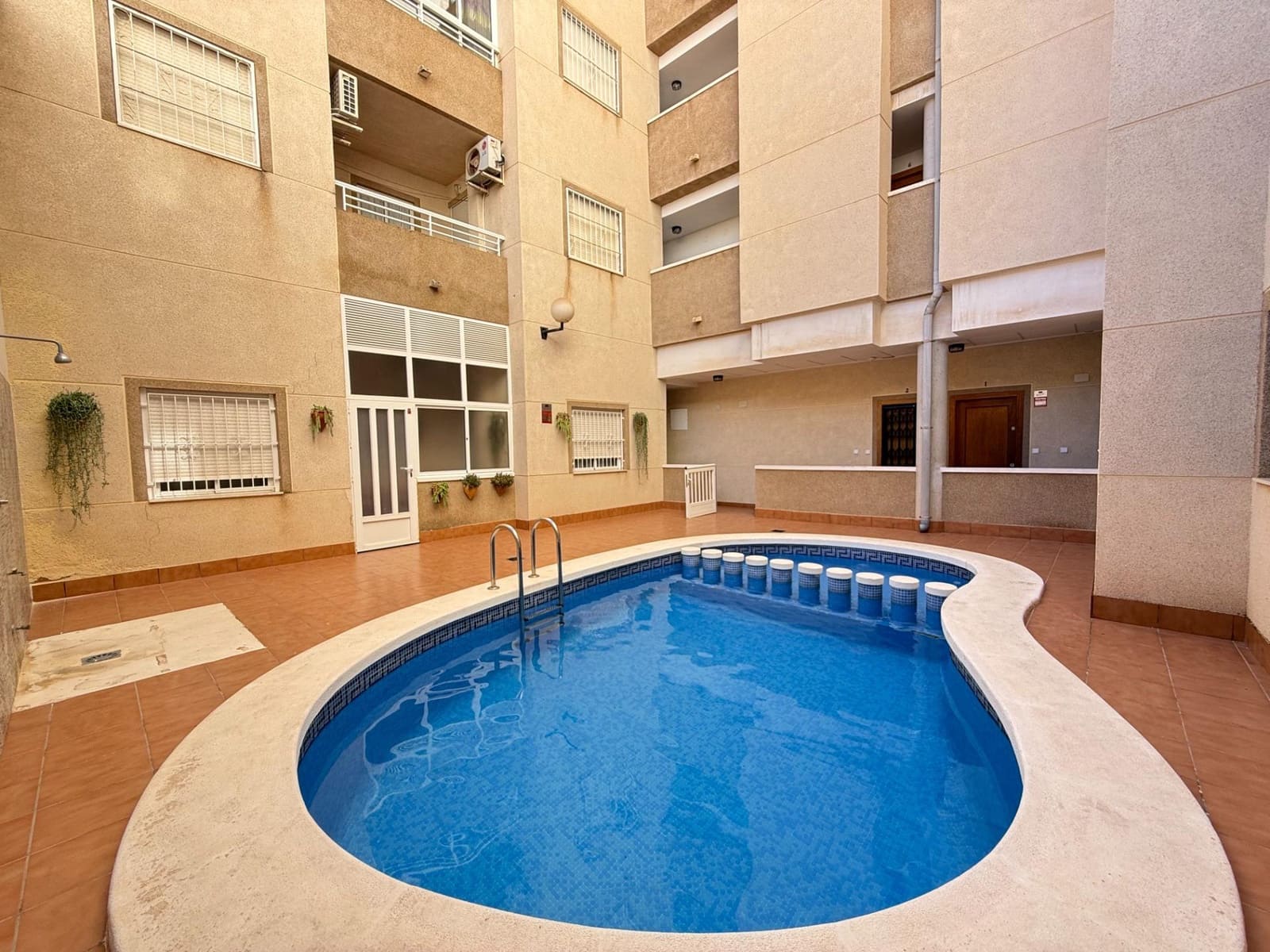 2 sovrum Lägenhet till salu i Torrevieja med pool - 136 500 € (Ref: 10184975)
